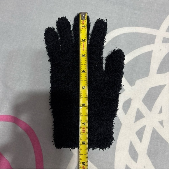 Black Fuzzy Gloves - Picture 3 of 3